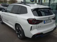 Gebraucht BMW iX3 Sport Line 80 kW (109 PS) 2023 Mineralweiß SUV