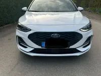 Używany Ford Focus ST-Line 125 KM (91 kW) 2023 Biały Sedan/Limuzyna