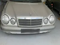 Gebraucht Mercedes E220 95 PS (69 kW) 1996 Silber Limousine