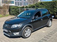 Gebraucht Dacia Sandero Stepway 90 PS (66 kW) 2014 Schwarz Kleinwagen