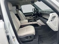 Gebraucht Land Rover Defender First Edition 300 PS (220 kW) 2022 Fuji white Limousine