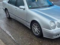 Gebraucht Mercedes E280 204 PS (150 kW) 1999 Silber Limousine