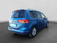 Gebraucht VW Touran Comfortline 122 PS (89 kW) 2023 Blau Van / Kleinbus