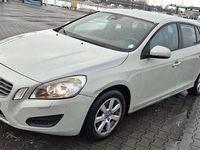 Gebraucht Volvo V60 115 PS (84 kW) 2012 Grau Kombi