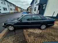 Gebraucht Mercedes E200 105 PS (77 kW) 1990 Grau Limousine