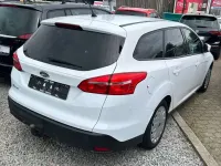 Gebraucht Ford Focus Trend 105 PS (77 kW) 2015 Weiß Kombi