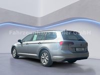 Gebraucht VW Passat Basis 150 PS (110 kW) 2023 Pyritsilber metallic Kombi