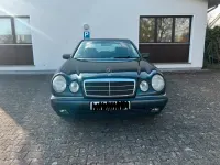 Gebraucht Mercedes E200 136 PS (100 kW) 1998 Schwarz Limousine