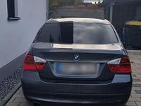 Gebraucht BMW 320 150 PS (110 kW) 2005 Grau Limousine