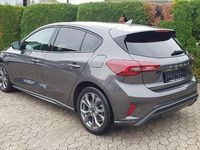 Gebraucht Ford Focus ST-Line 125 PS (91 kW) 2023 Magneticgrau (metallic) Limousine