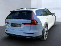 Gebraucht Volvo V60 CC Pro 197 PS (144 kW) 2022 Weiss Kombi