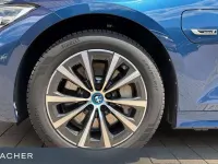 Gebraucht BMW 330 Advantage 184 PS (135 kW) 2022 Phytonicblau Kombi