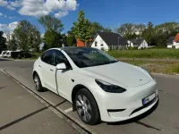 Usata Tesla Model Y Standard Range 219 kW (299 CV) 2023 Bianco SUV