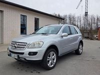 Gebraucht Mercedes ML320 224 PS (164 kW) 2007 Silber SUV