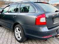 Gebraucht Skoda Octavia 140 PS (102 kW) 2012 Grau Kombi
