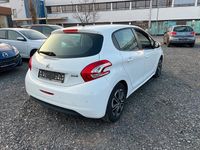 Gebraucht Peugeot 208 Style 82 PS (60 kW) 2014 Weiß Kleinwagen