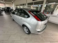Gebraucht Ford Focus Ghia 125 PS (91 kW) 2007 Silber Limousine