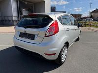Gebraucht Ford Fiesta Trend 60 PS (44 kW) 2015 Silber Limousine