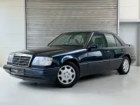Gebraucht Mercedes E220 150 PS (110 kW) 1994 Blau Limousine