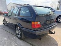 Gebraucht BMW 320 150 PS (110 kW) 1997 Blau Kombi