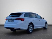 Gebraucht Skoda Octavia Selection 150 PS (110 kW) 2025 Moonweiß perleffekt (metallic) Limousine