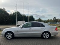 Gebraucht Mercedes E220 150 PS (110 kW) 2002 Silber Limousine