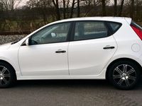 Gebraucht Hyundai i30 Edition 90 PS (66 kW) 2011 Weiß Limousine
