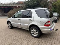 Gebraucht Mercedes ML270 163 PS (119 kW) 2003 Silber SUV