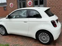 Gebraucht Fiat 500e Basis 86 kW (118 PS) 2023 Weiß (colore esterno (arktis weiß)) Limousine