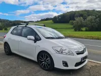 Gebraucht Toyota Auris Hybrid 136 PS (100 kW) 2012 Weiß Limousine