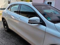 Gebraucht Mercedes GLA180 122 PS (89 kW) 2019 Weiß SUV