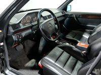 Gebraucht Mercedes E500 320 PS (235 kW) 1993 Schwarz Limousine