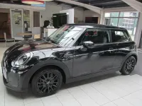 Gebraucht Mini Cooper Classic 136 PS (100 kW) 2022 Schwarz Kleinwagen