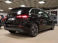 Gebraucht Mercedes B200 163 PS (119 kW) 2024 Lack kosmosschwarz Van / Kleinbus