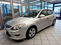 Gebraucht Hyundai i30 Classic 90 PS (66 kW) 2011 Silbermet. (metallic) Limousine