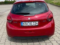 Gebraucht Peugeot 208 68 PS (50 kW) 2017 Rot Kleinwagen