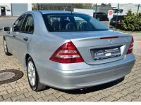 Gebraucht Mercedes 180 143 PS (105 kW) 2006 Iridiumsilber (metallic) Limousine
