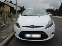 Gebraucht Ford Fiesta 60 PS (44 kW) 2012 Weiß Kleinwagen