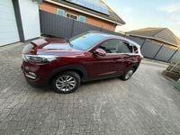 Gebraucht Hyundai Tucson Pure 132 PS (97 kW) 2016 Rot SUV