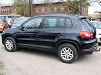 Second-hand VW Tiguan Freestyle 122 CP (89 kW) 2011 Negru SUV
