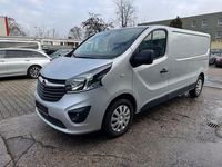 Gebraucht Opel Vivaro 145 PS (106 kW) 2017 Silber Van / Kleinbus