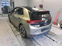 Gebraucht VW ID.3 Pro 150 kW (204 PS) 2023 Dark olivine green metallic sc Kleinwagen