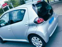 Gebraucht Toyota Aygo 68 PS (50 kW) 2011 Silber Kleinwagen