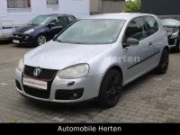 Second-hand VW Golf IV Trendline 102 CP (75 kW) 2004 Argintiu Berlinǎ
