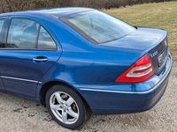 Gebraucht Mercedes C180 Elegance 143 PS (105 kW) 2004 Blau Limousine