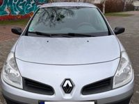 Gebraucht Renault Clio II 65 PS (47 kW) 2007 Silber