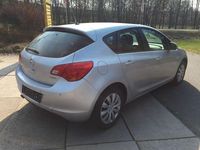 Gebraucht Opel Astra 140 PS (102 kW) 2012 Silber Limousine