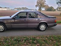 Gebraucht Mercedes E230 132 PS (97 kW) 1990 Violet Limousine