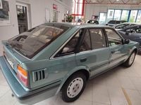 Gebraucht Nissan Bluebird 105 PS (77 kW) 1990 Grün Limousine