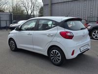 Gebraucht Hyundai i10 Select 67 PS (49 kW) 2023 Weiß Kleinwagen